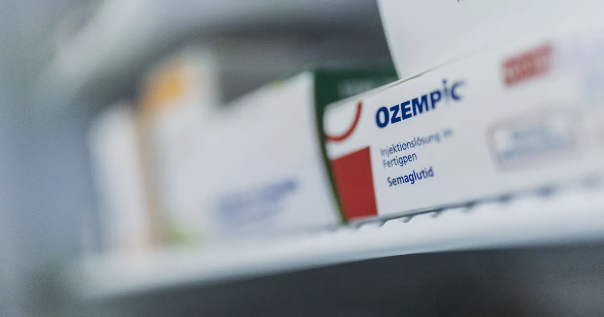 Representação do impacto do Ozempic na indústria alimentícia global e nos hábitos de consumo