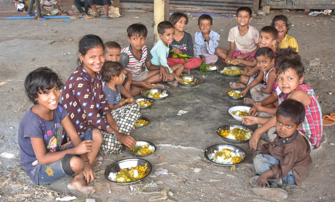 Two children eating together