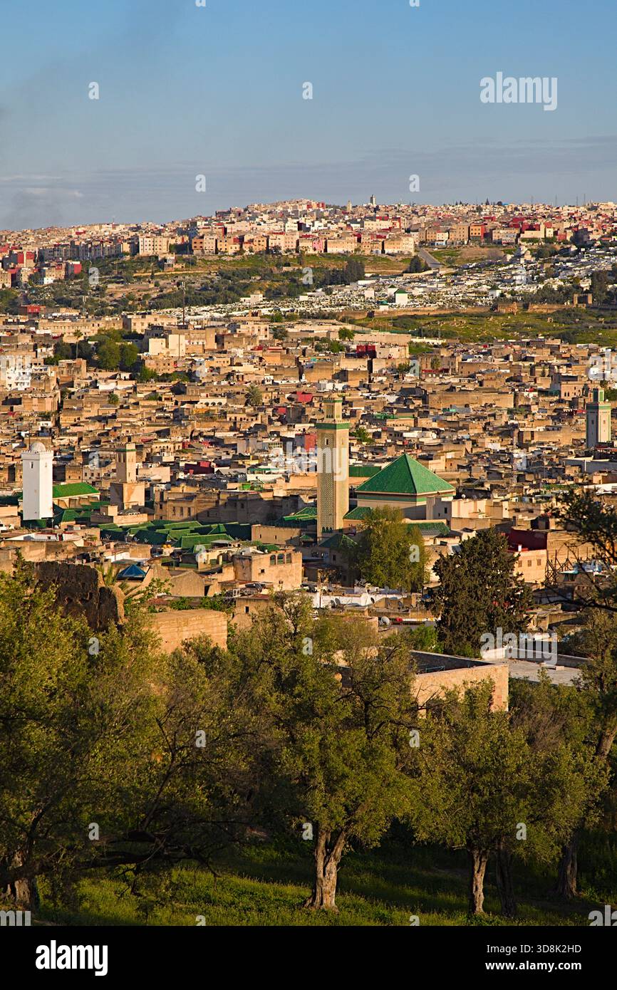 إطلالة بانورامية على مدينة فاس والمدينة العتيقة