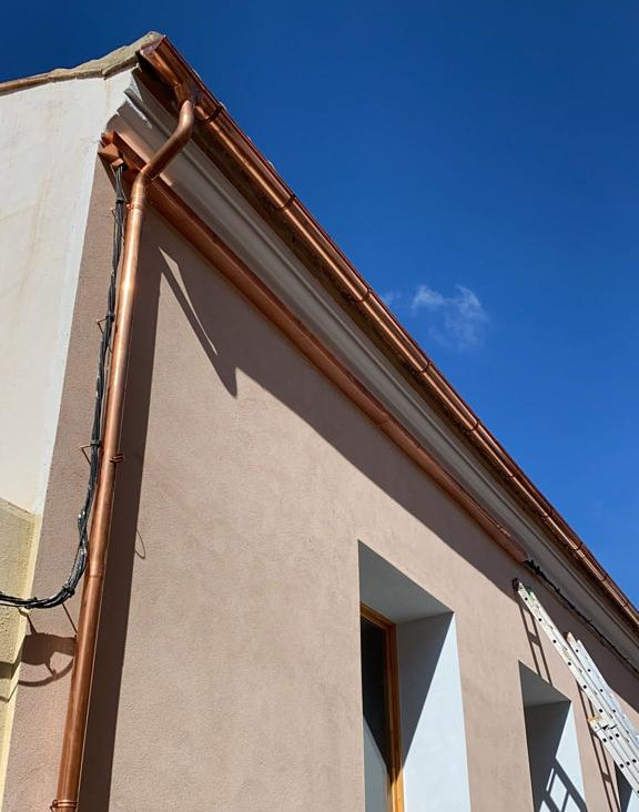 Canalones de cobre natural en tejado de vivienda Valencia