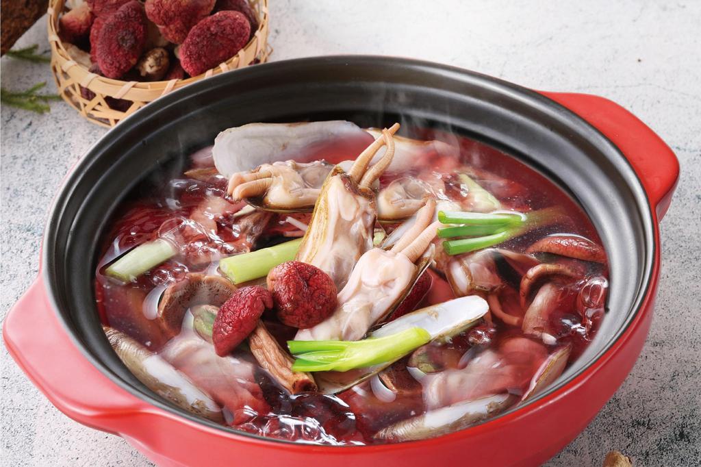 多种中国传统汤品展示