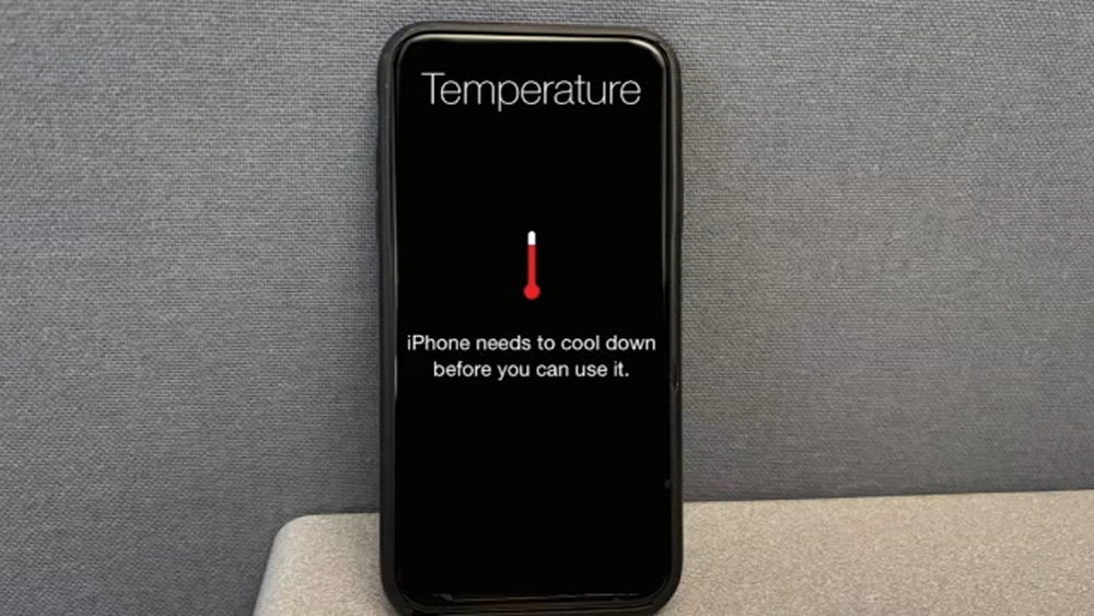 iPhone displaying temperature warning screen saying needs to cool down