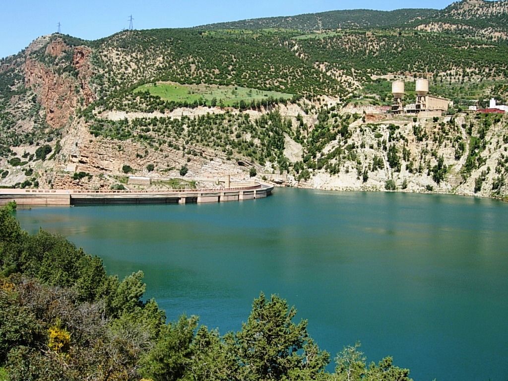 Vue du barrage de Bin el Ouidane depuis les hauteurs