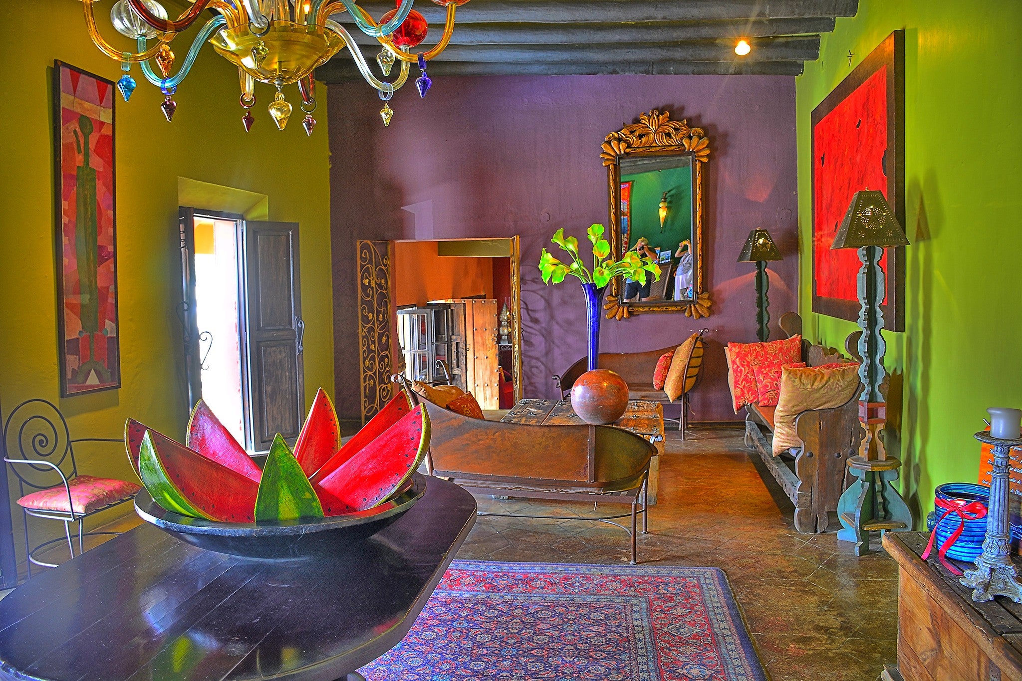 Diseño interior mexicano colorido