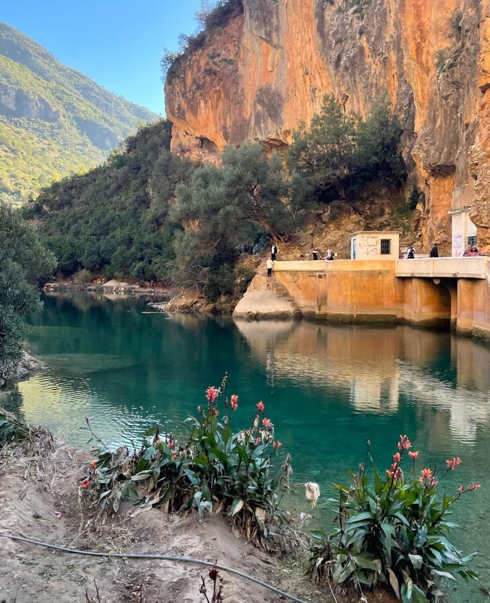 Pont de Dieu à Akchour avec eaux turquoise