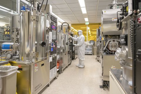 Chemical engineer working in laboratory