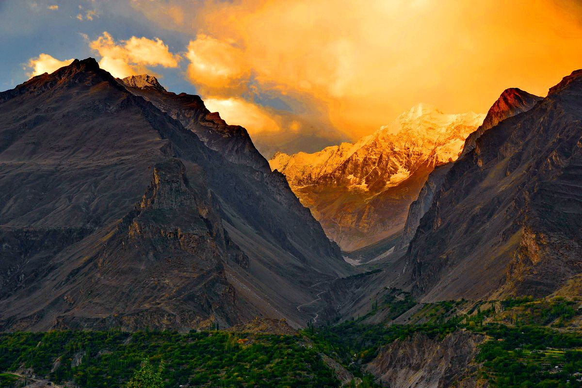 Eagle Nest Duikar Hunza - Sunrise Viewpoint Golden Peaks