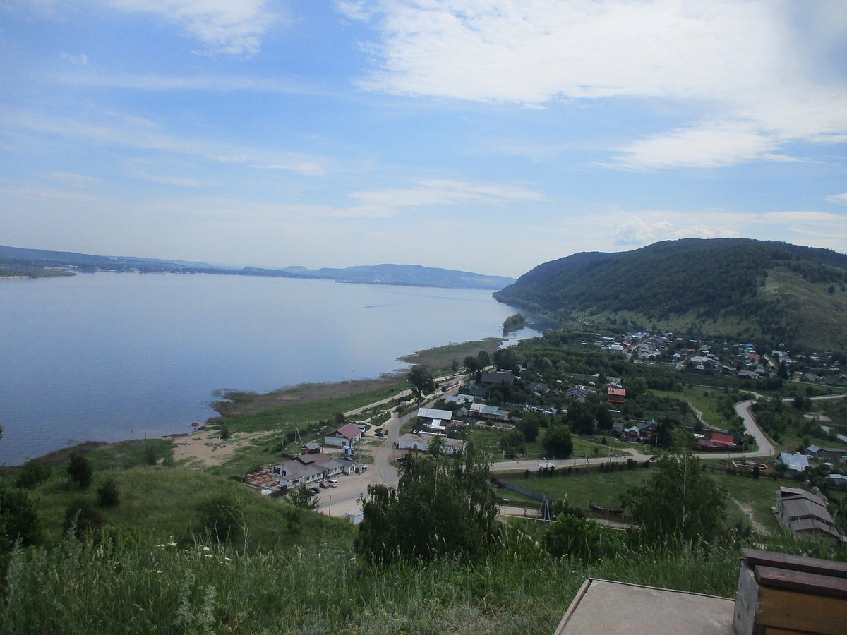 Смотровая площадка на Поповой горе с видом на Волгу