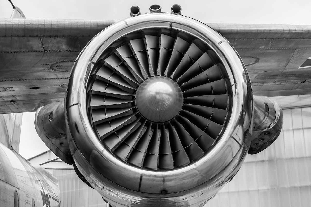 Commercial aircraft engine