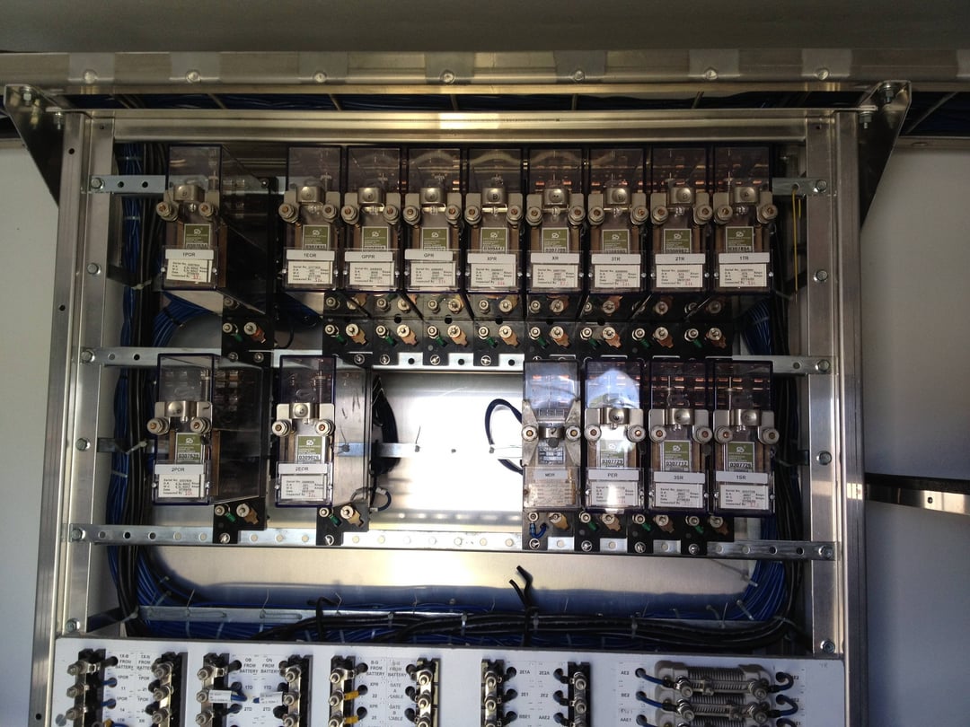 铁路继电器安装过程示意图