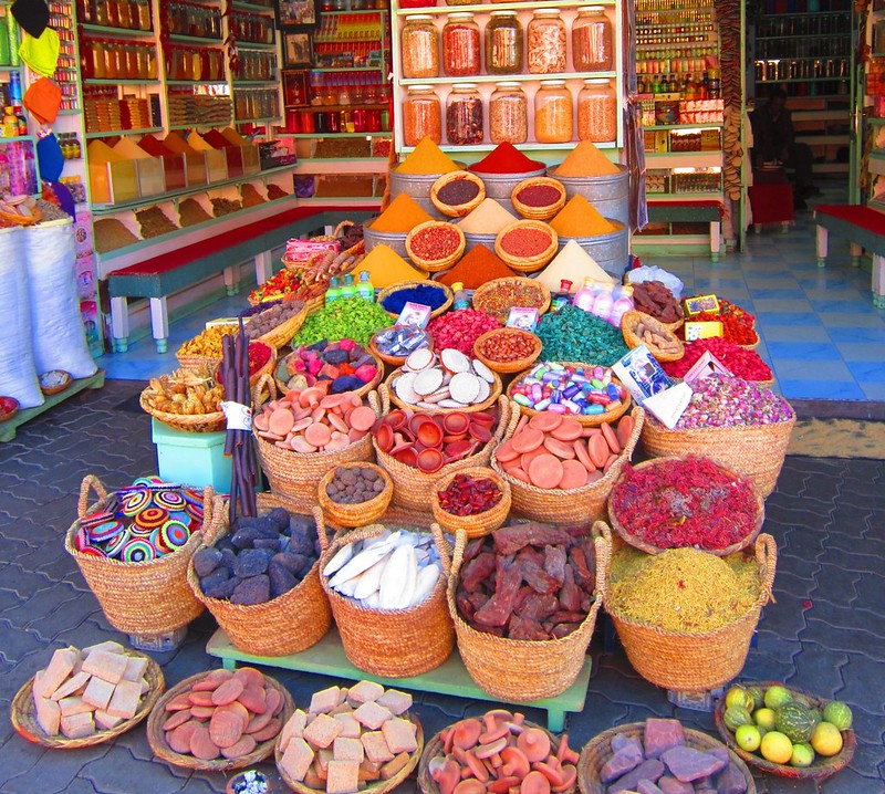 Bunte Gewürze und Souks in Marrakesch Wohin reisen im November