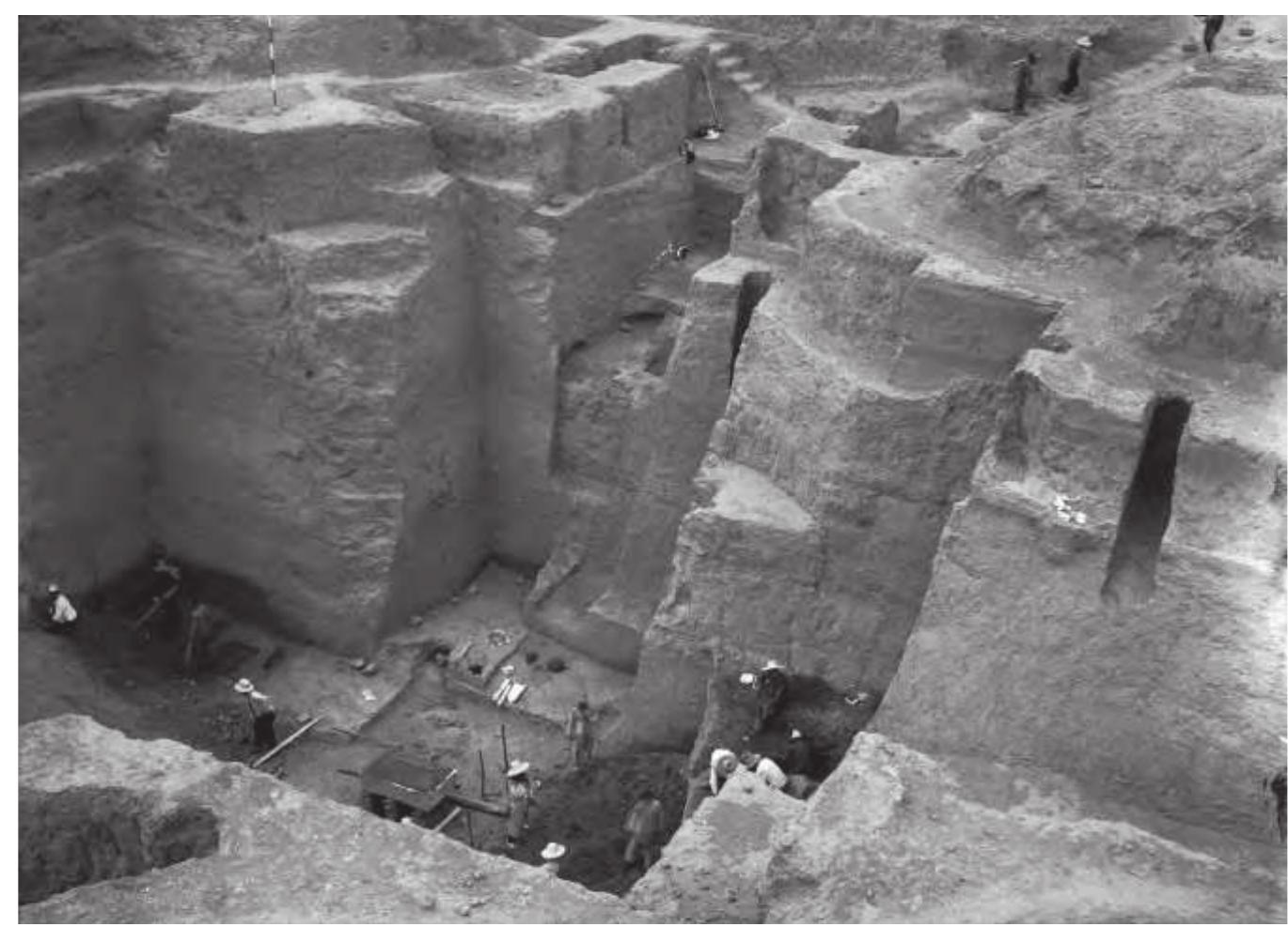 Historical photograph of 1920s Henan Province archaeological excavation site