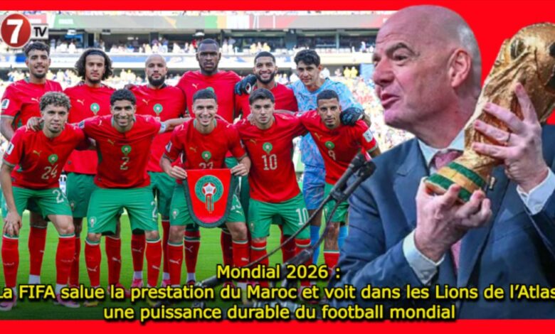 Équipe nationale du Maroc, Lions de l'Atlas, et Gianni Infantino avec le trophée de la Coupe du Monde