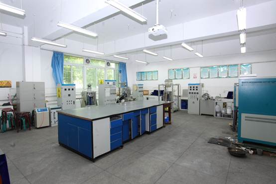 现代化材料科学实验室内部环境