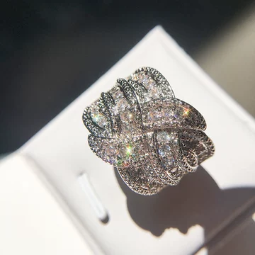 爆闪锆石戒指