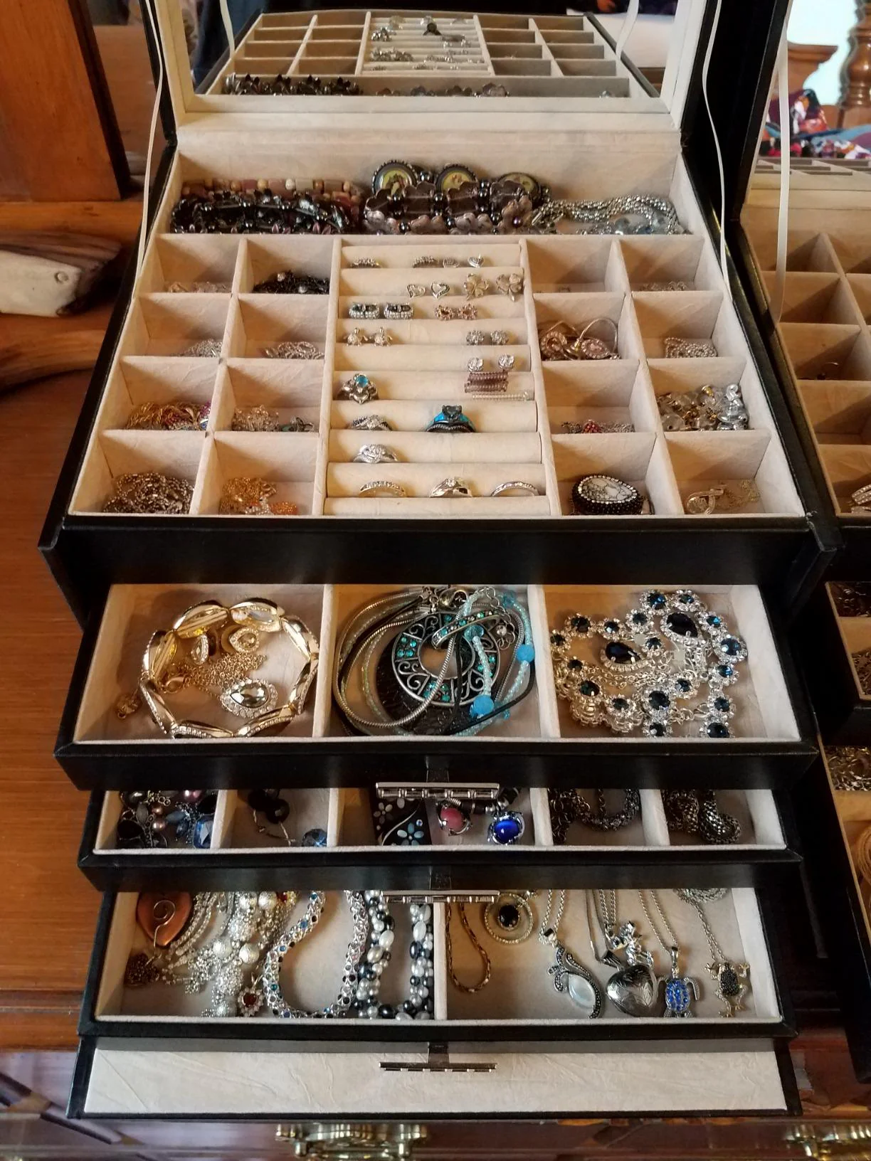 Elegant jewellery box collection