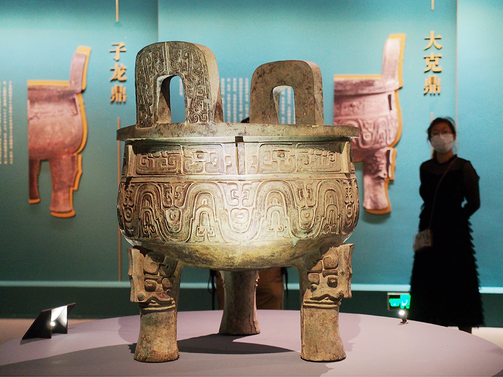 Zilong Ding bronze vessel on display in museum