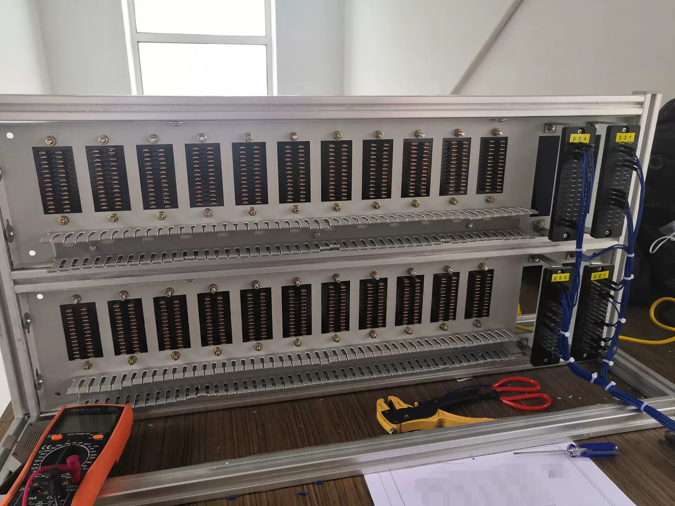 铁路信号继电器设备