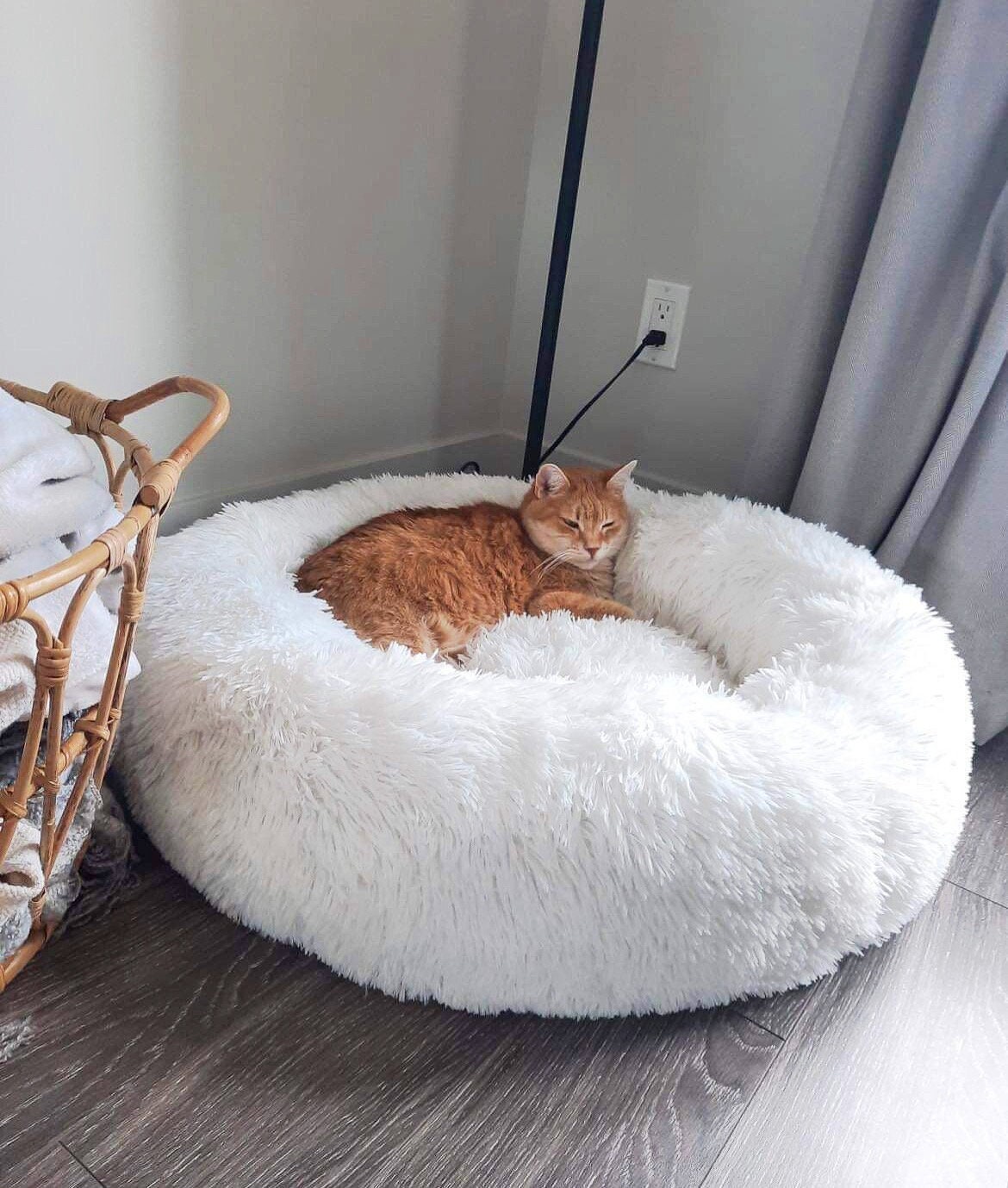 Calming Donut Shag Faux Fur Cat Bed