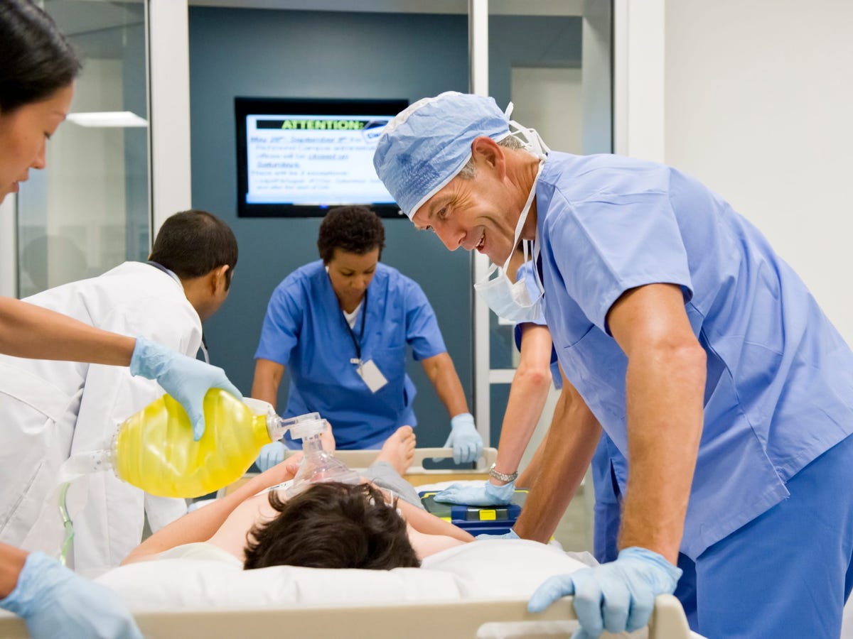 What to Expect in the Emergency Room: When to Go and What to Bring - Business Insider