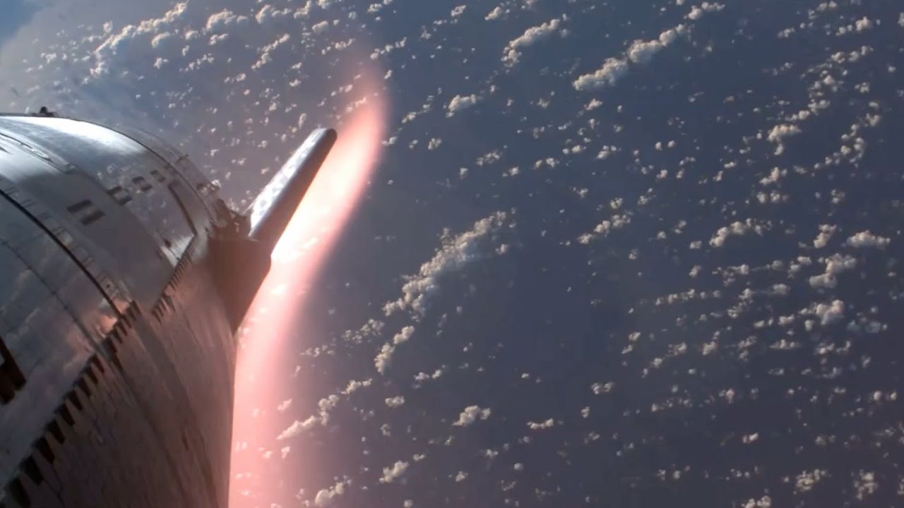 Cohete SpaceX Starship durante la reentrada en la atmósfera terrestre
