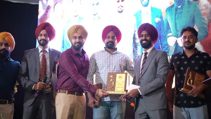 Dushyant Kukreja receiving a YouTube award