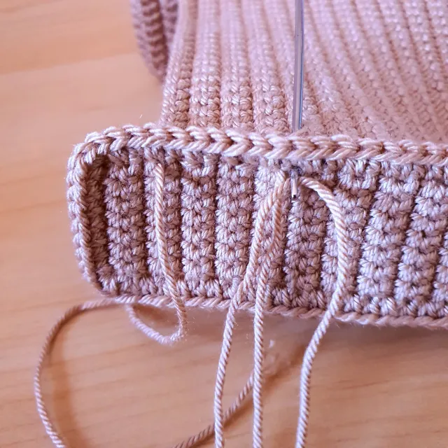 Crochet Bookshelf Pattern : The Perfect Gift for Book Lovers | Atelier Delilah