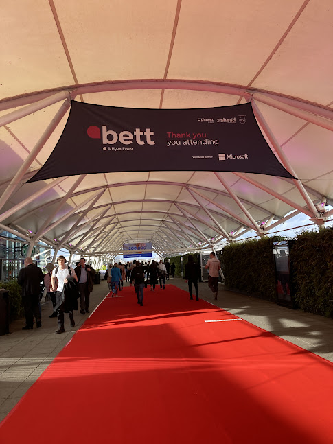 London ExCeL kiállítási központ belső tere a Bett Show rendezvény idején