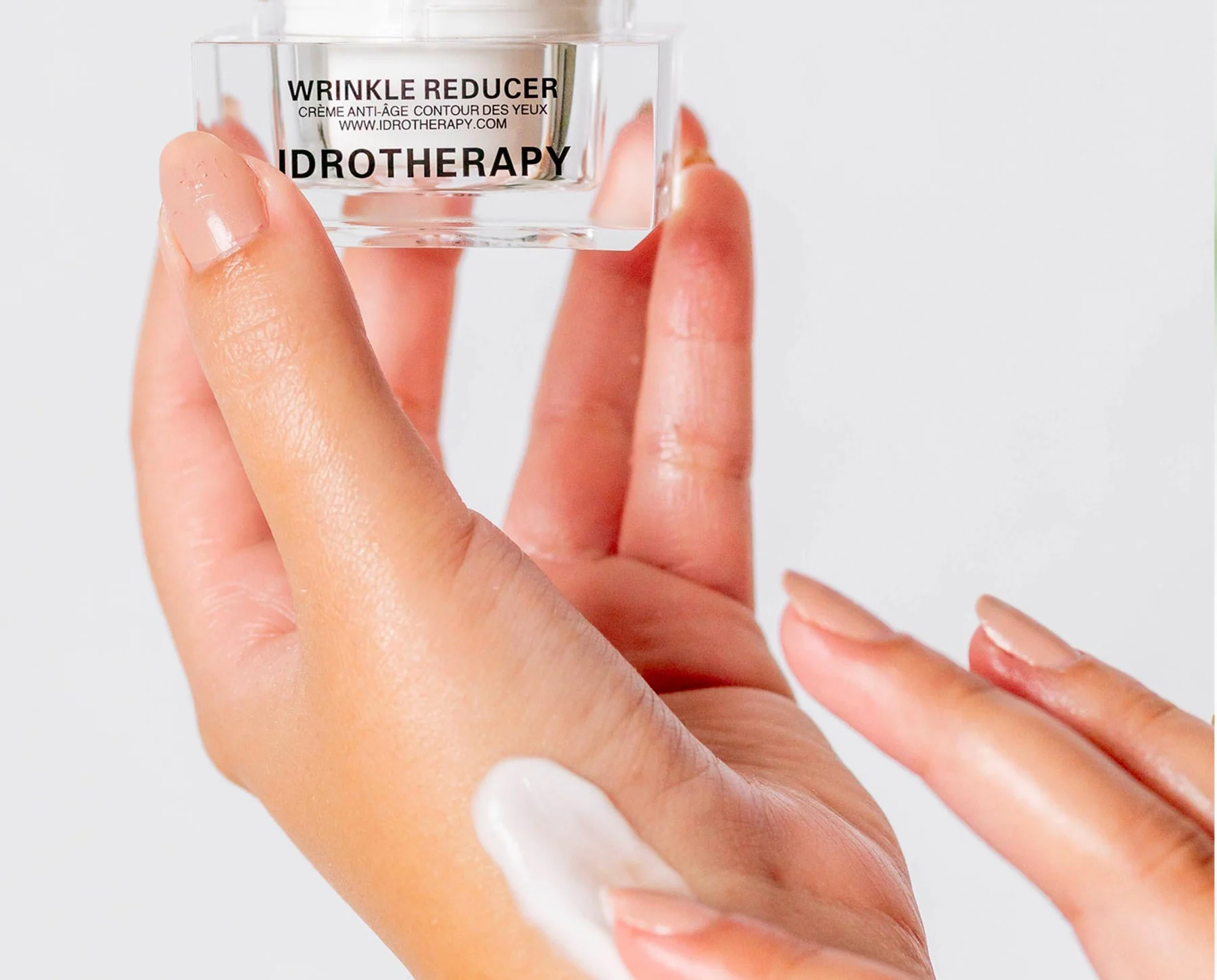 Hands applying Idrotherapy Cream