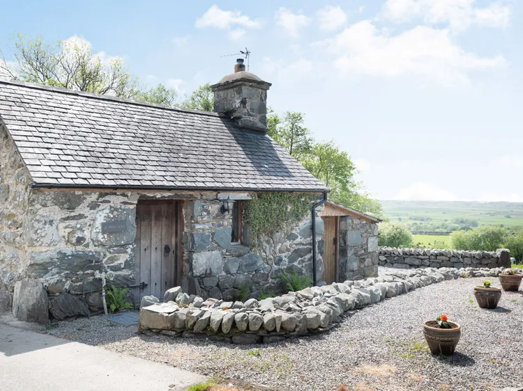 Traditional Welsh stone cottage in Llanbedr