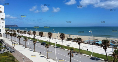 Front de mer de Martil avec palmiers et promenade