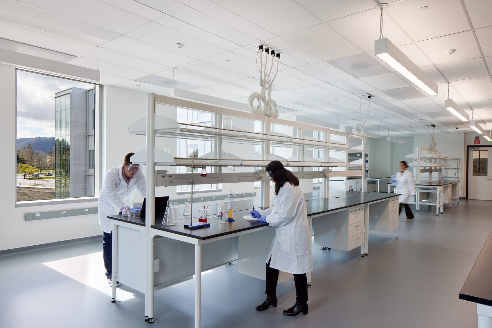 Innovative Lab Design Trends: From Collaborative Spaces to AI-Driven Efficiency — Lab Design News