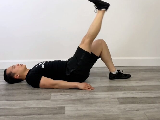 تمرين رفع الساق المستقيمة Straight Leg Raise لمرضى خشونة الركبة