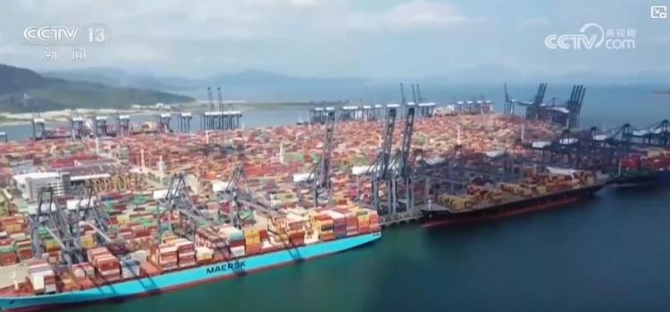 霍尔木兹海峡停航引爆运费飙升 | 中东航线40尺柜突破8000美元，保费暴涨十倍-星火跨境XINGHUOS-卖家综合服务门户