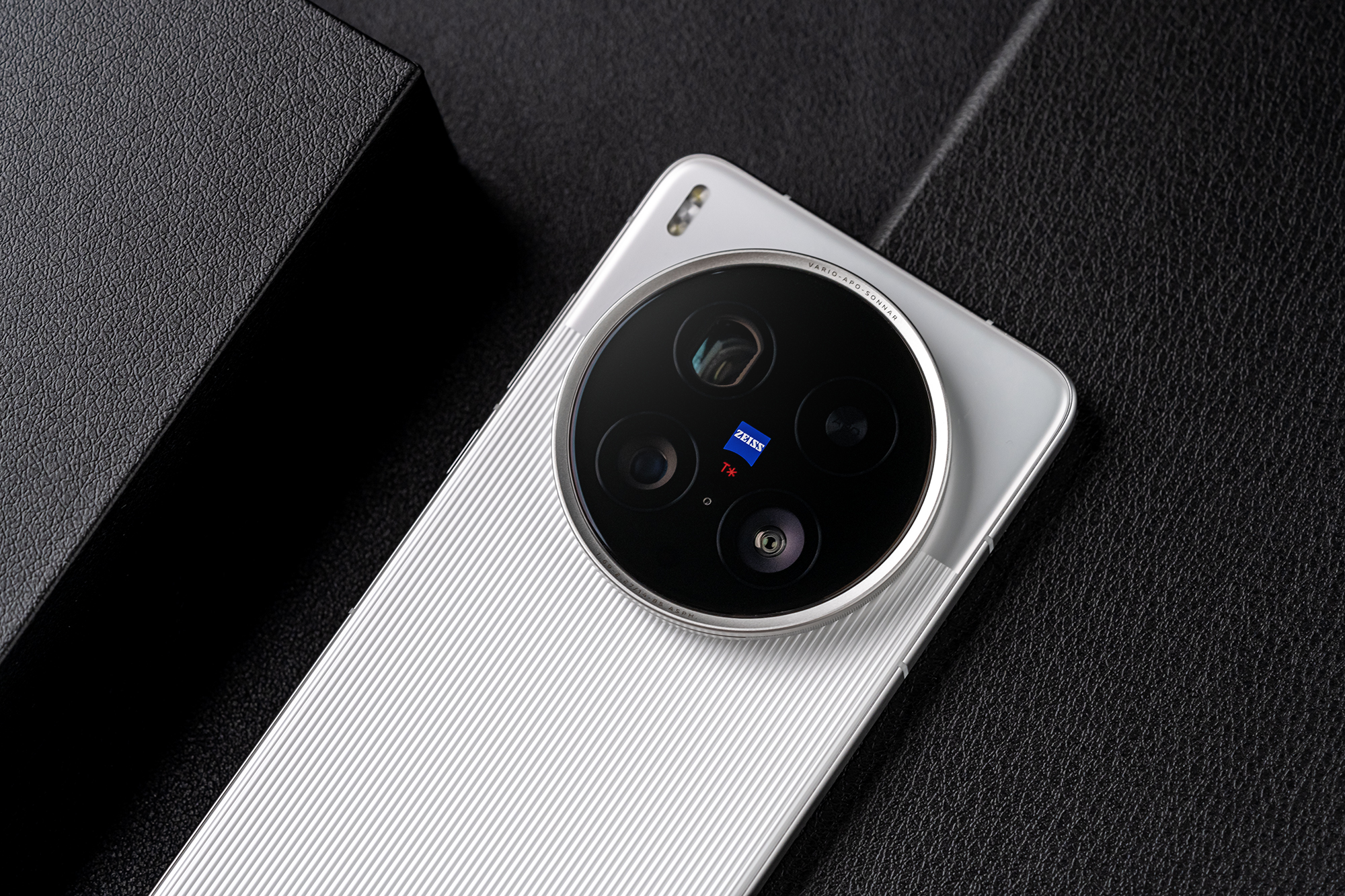 OPPO、Xiaomi、Vivo三款旗舰手机现代风格展示