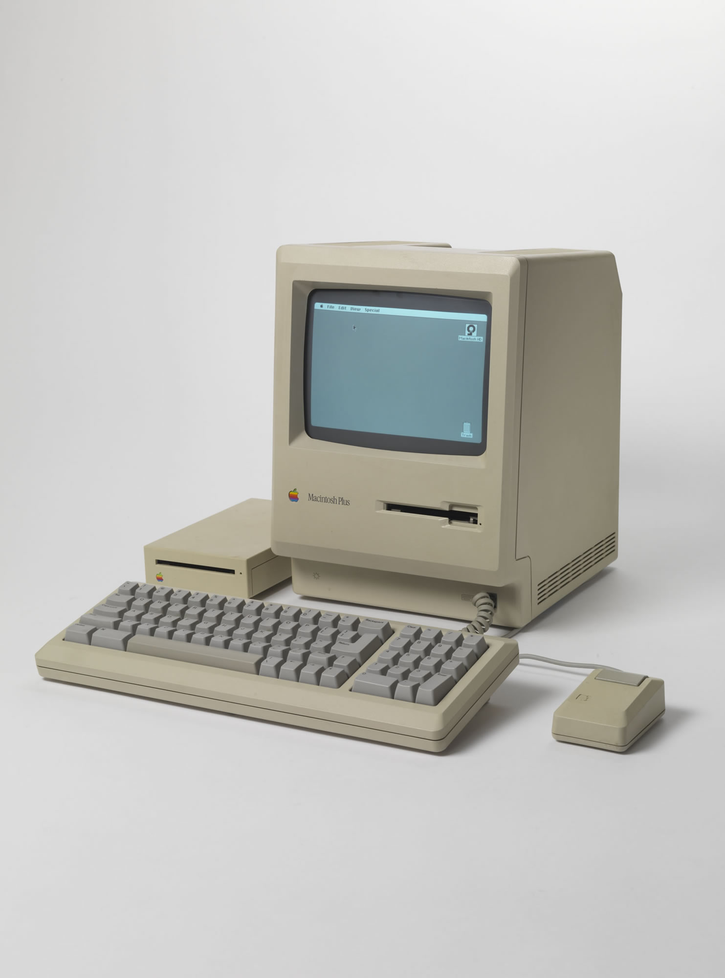 Компьютер Apple Macintosh с монитором и клавиатурой