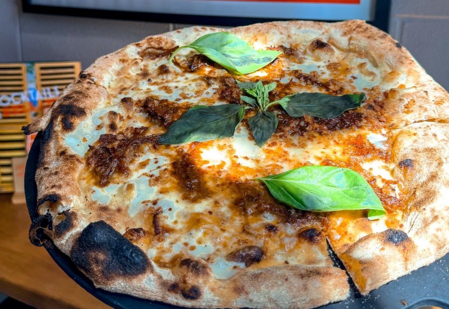 Pizza com manjericão