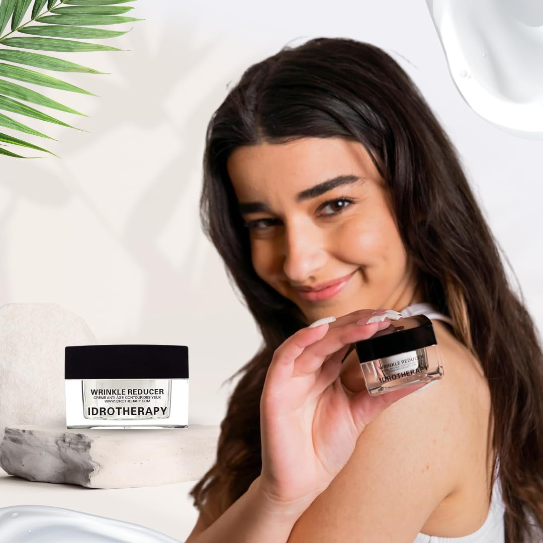 Woman smiling with Idrotherapy Cream