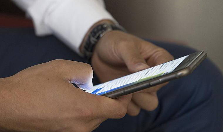 Sosyal medya dolandırıcılık tespiti konsepti