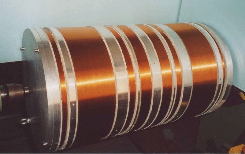 Superconducting MRI magnet assembly