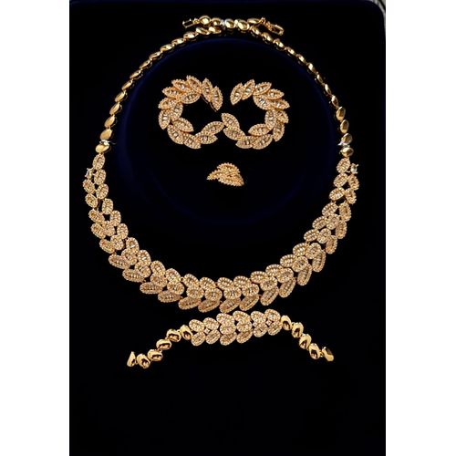 Collar de oro elaborado