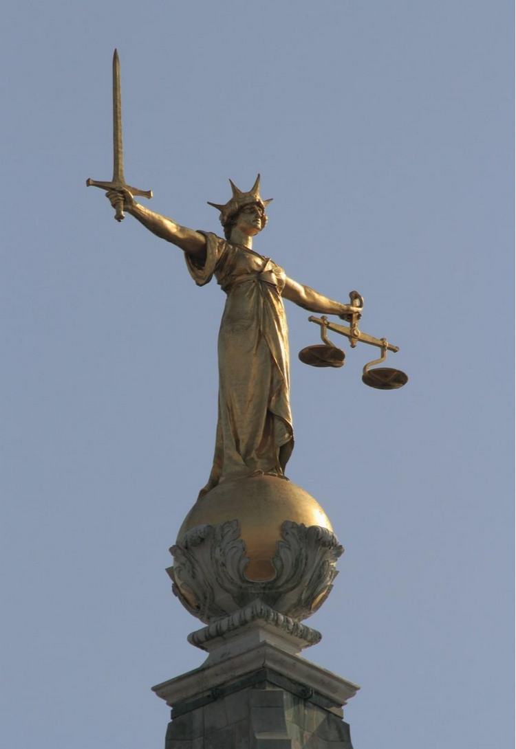 黑暗中的法庭与象征正义的天平