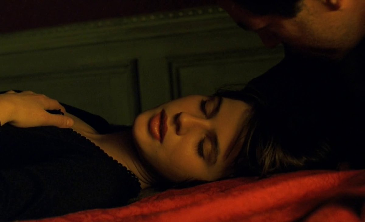 Two identical women from The Double Life of Veronique film