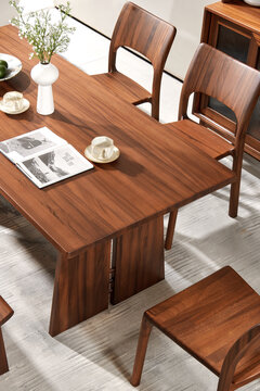 实木餐桌搭配绿植场景