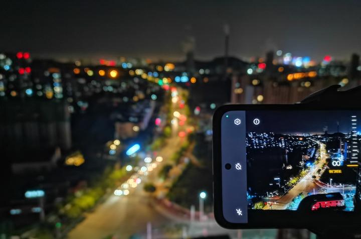 OPPO、Xiaomi、Vivo三款旗舰手机夜景模式拍摄的城市灯光对比照片