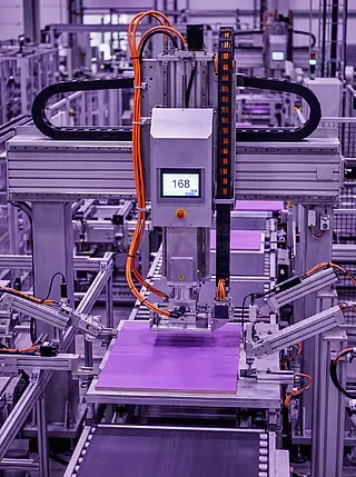 AI实验室内的自动化研究设备