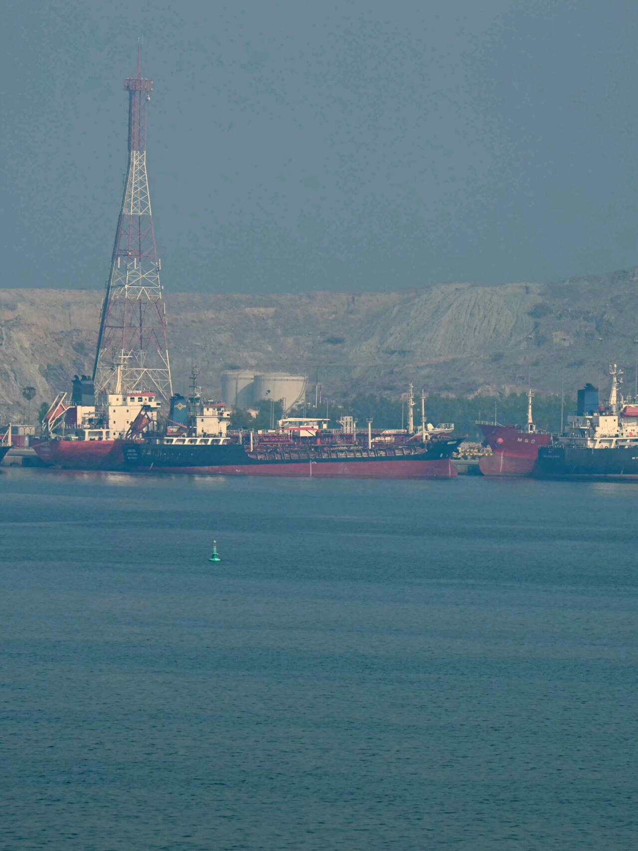 霍尔木兹海峡航运实景照片