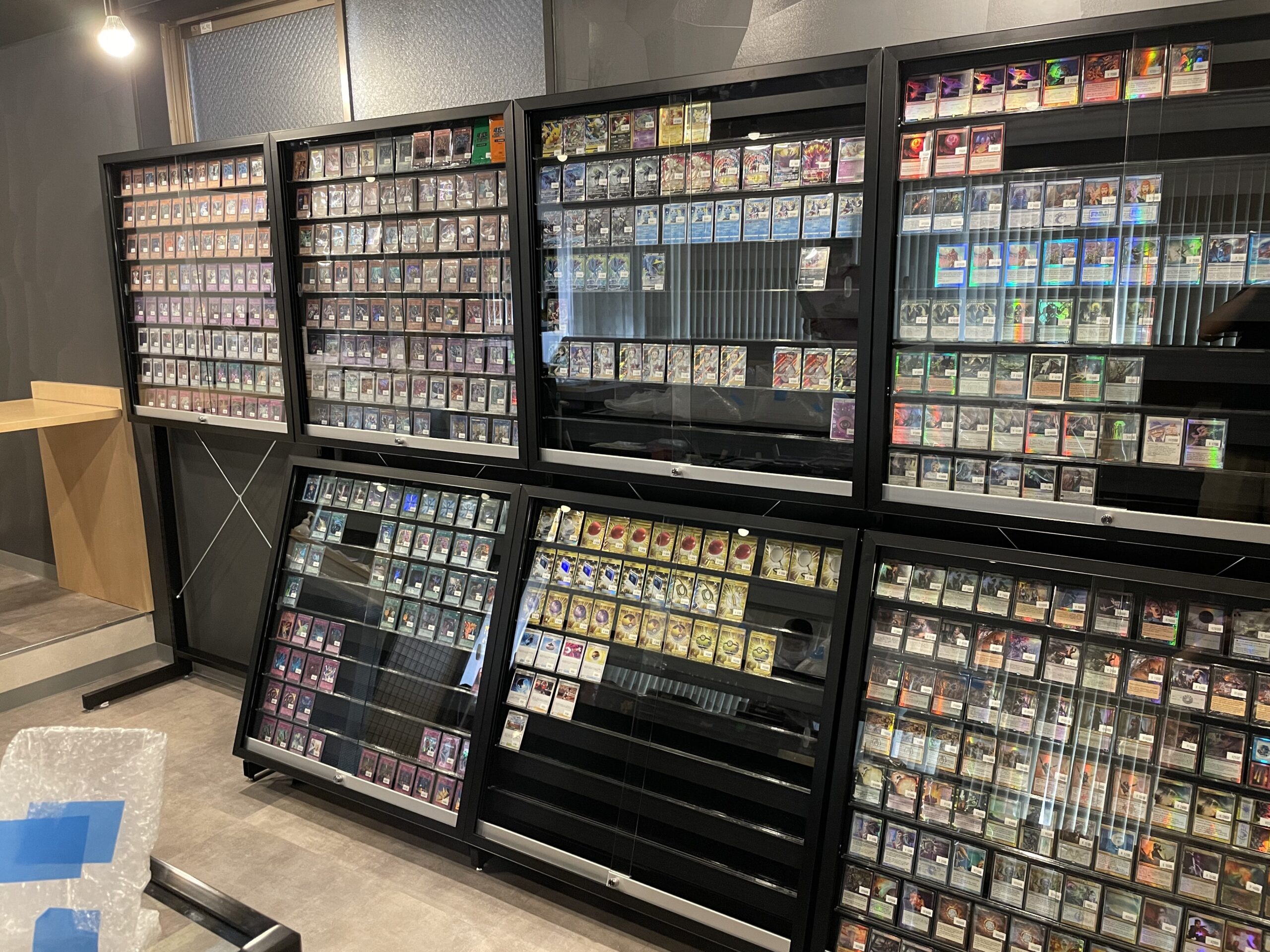 Trading Card Display Cases Shipped to Shops in Taiwan - senbi TCG Display Fixtures