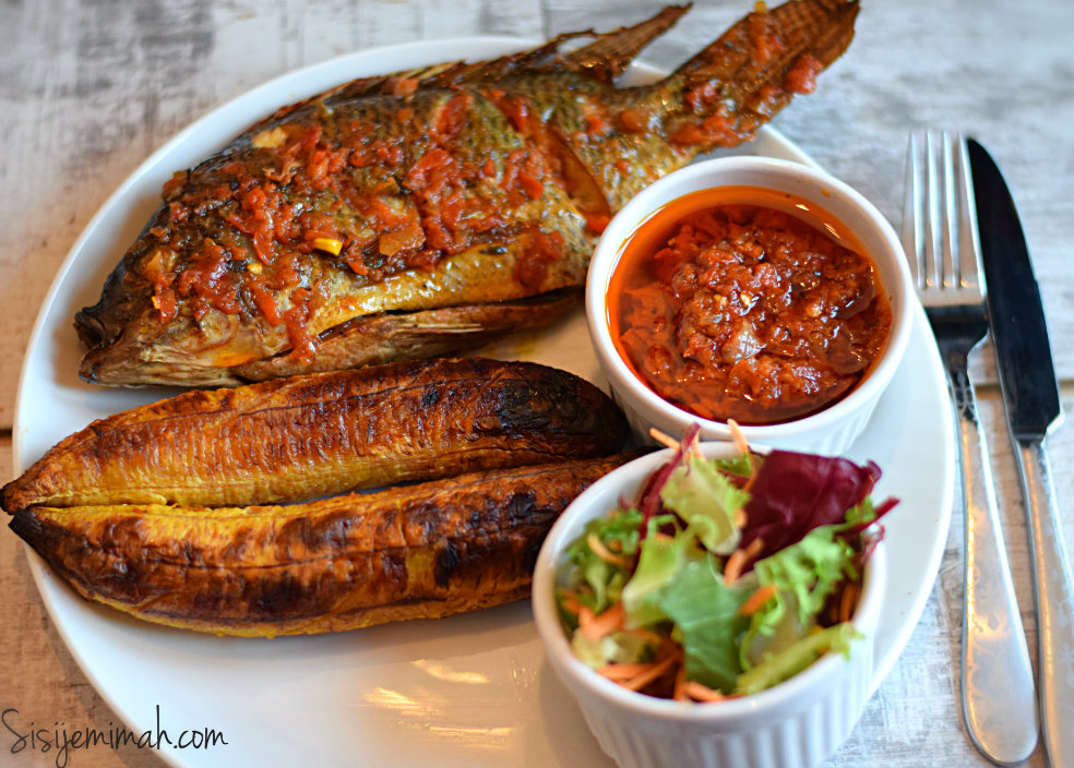 Bole and fish sauce made with roasted plantain, grilled fish, groundnut oil, onions, scotch bonnet and crayfish sauce - RoyalRoom Restaurant Lagos