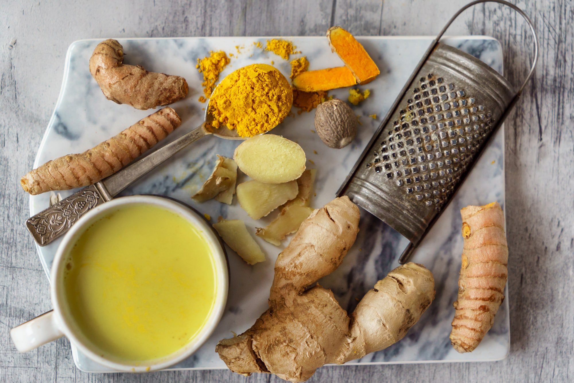 jahe kunyit dan sereh segar bahan rebusan herbal tradisional